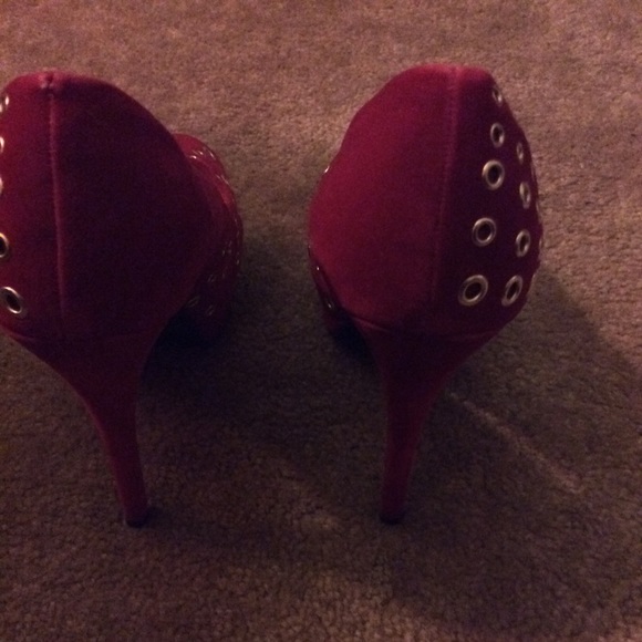 Hot pink studded suede heel - Picture 3 of 5